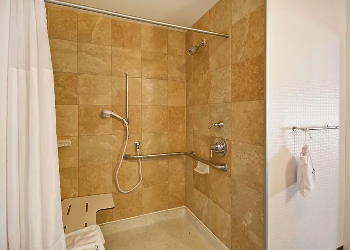 Hotel Hampton & Columbus-easton Area 3*